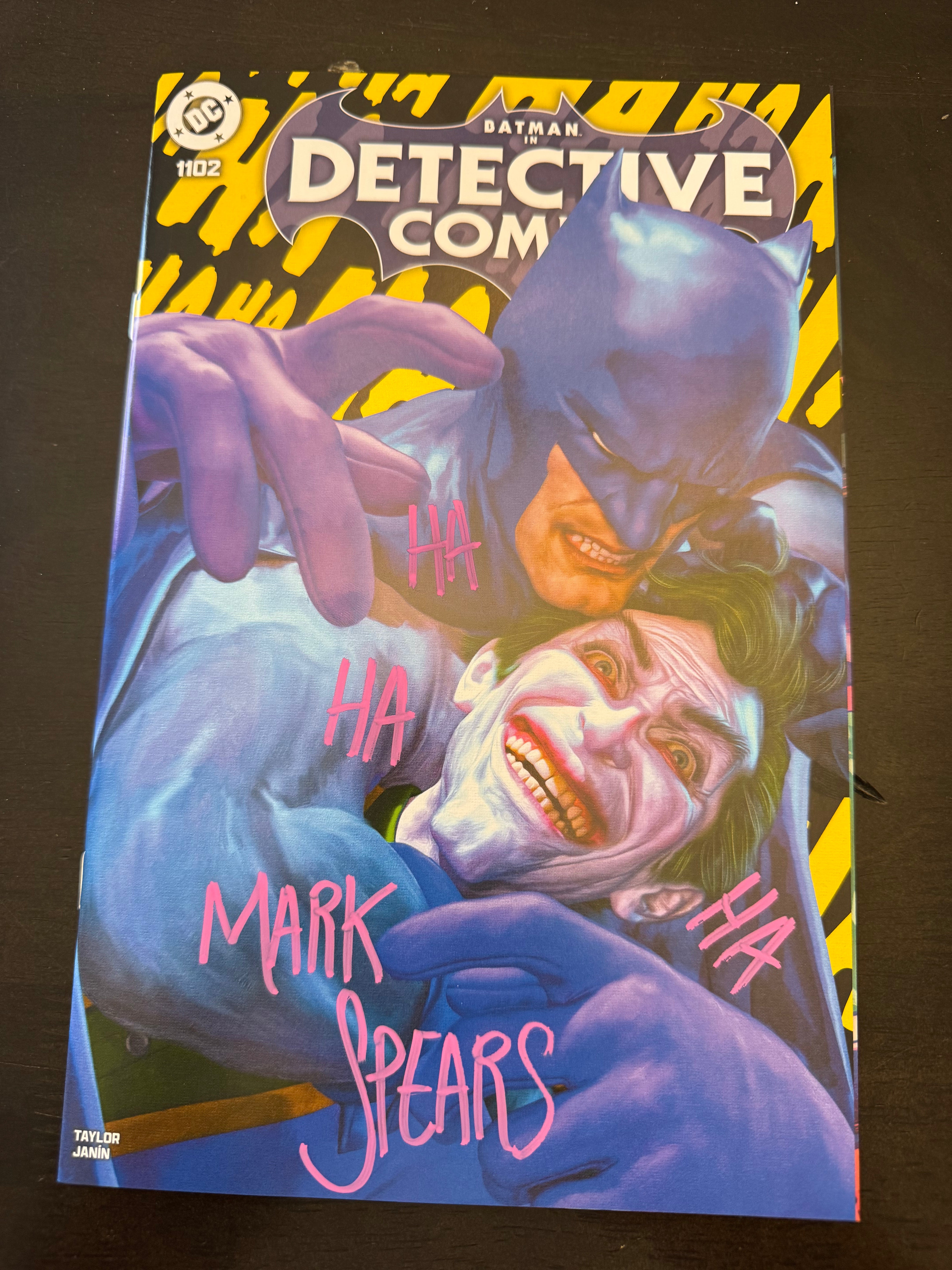 SIGNED Detective Comics #1102 Mark Spears Batman vs Joker Exclusive Comes inside Comic Capsule